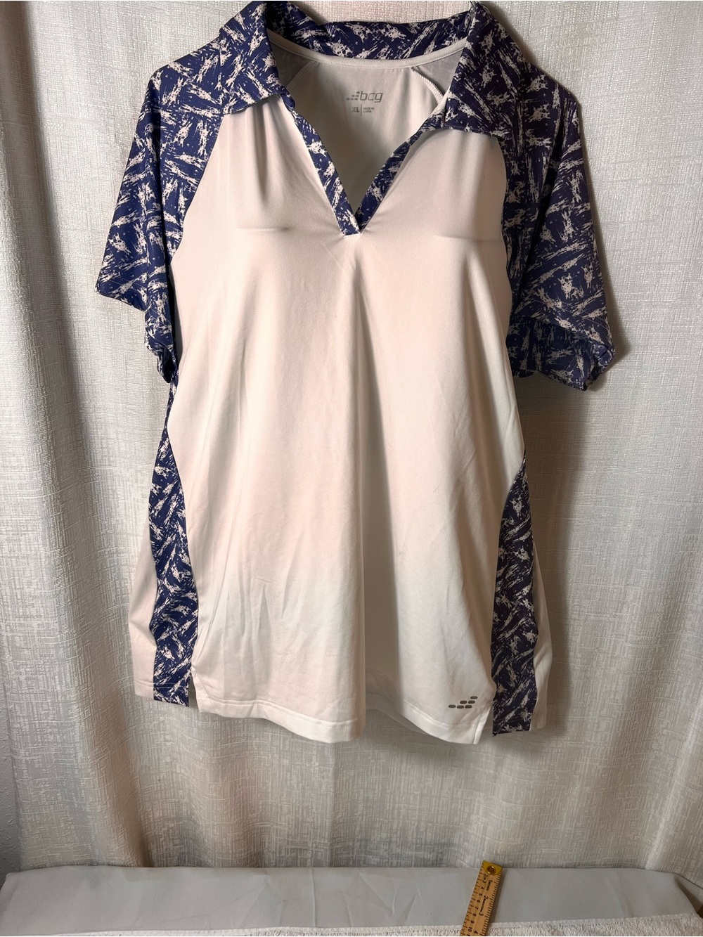 bcg White Polo Shirt with Navy Abstract Trim SIZE X LARGE